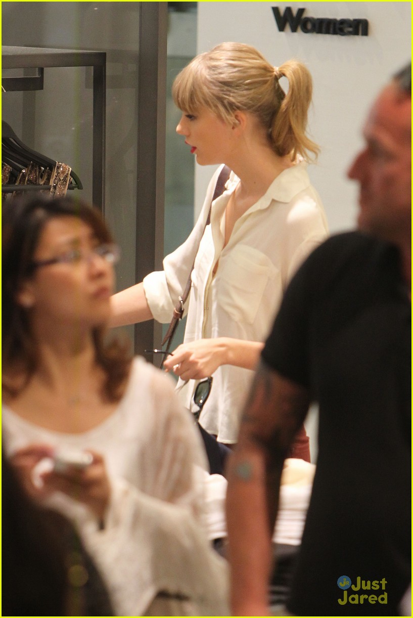 Taylor Swift: Sydney Shopping Spree!