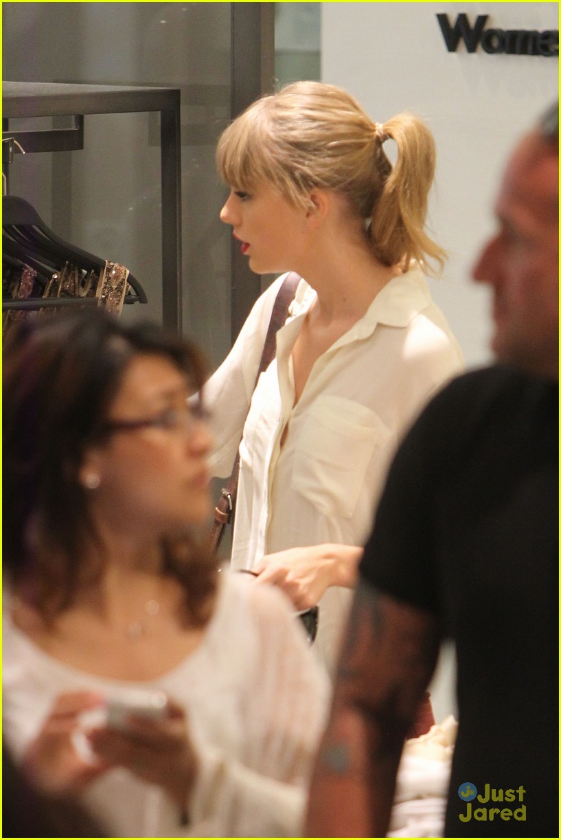 Taylor Swift: Sydney Shopping Spree!