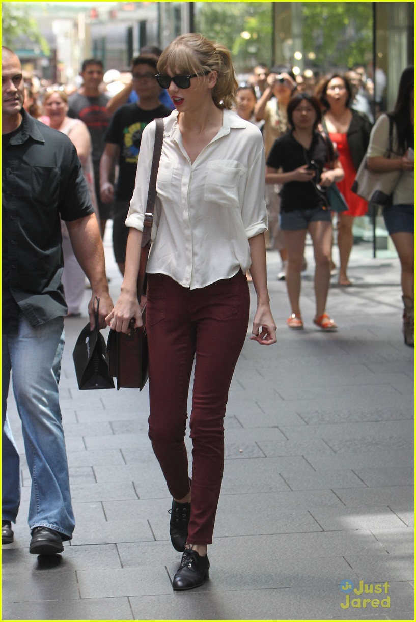 Taylor Swift: Sydney Shopping Spree!