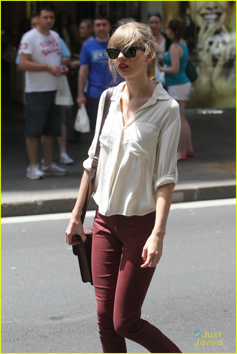 Taylor Swift: Sydney Shopping Spree!