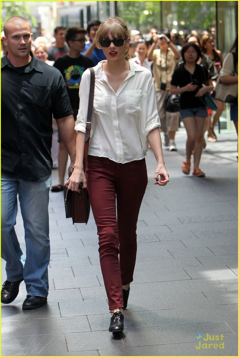 Taylor Swift: Sydney Shopping Spree!
