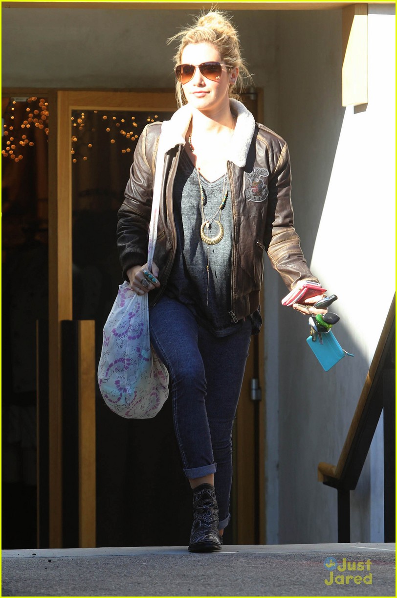 Ashley Tisdale: Free People Stop