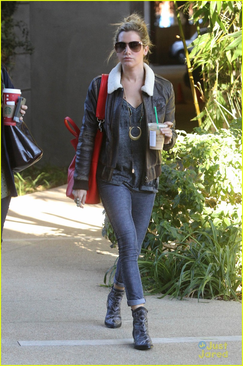 Ashley Tisdale: Free People Stop