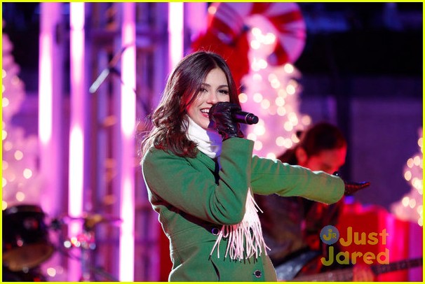 Victoria Justice: Rockefeller Center Christmas Tree Lighting Ceremony 2012