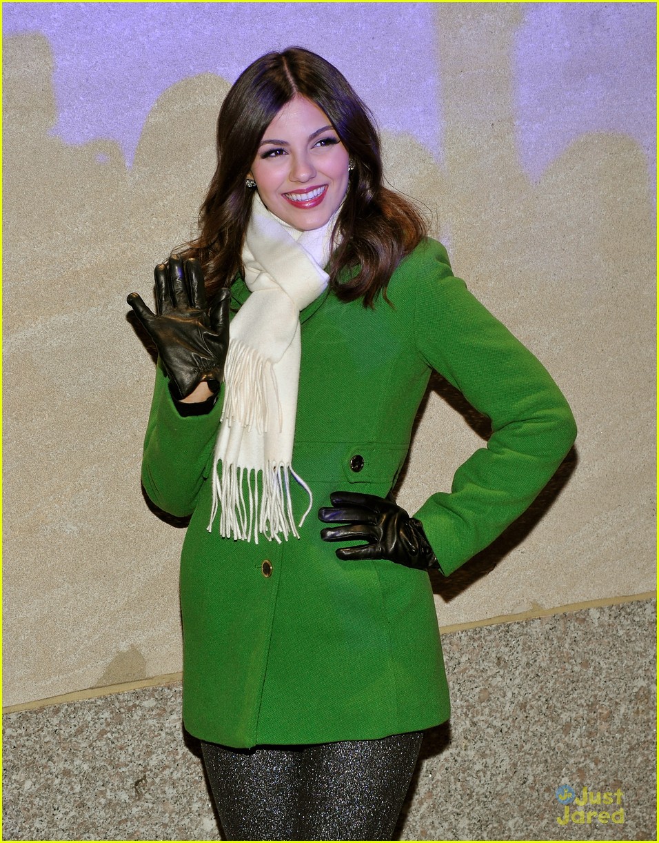Victoria Justice: Rockefeller Center Christmas Tree Lighting Ceremony 2012