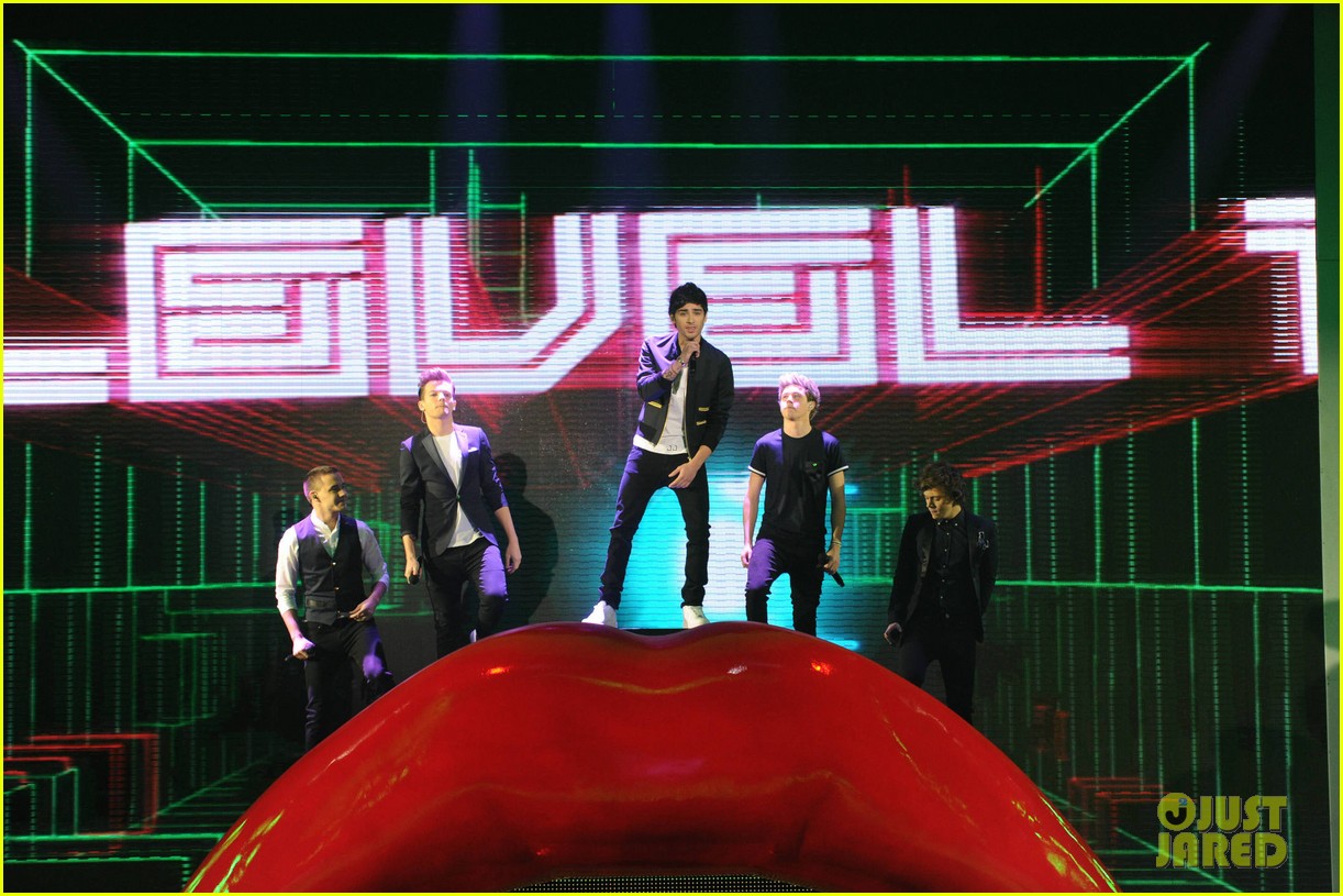 One Direction - 'Kiss You' Performance on 'X Factor' - WATCH NOW!