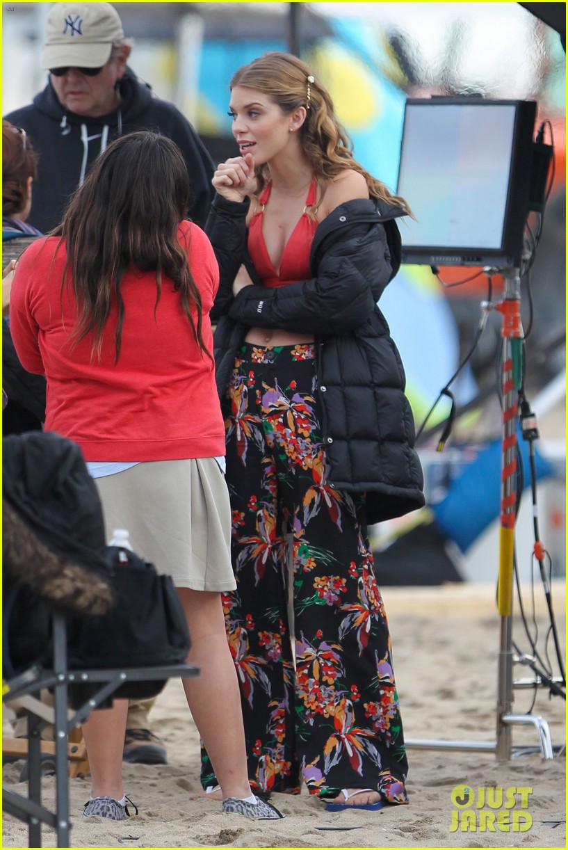 AnnaLynne McCord & Jessica Stroup: '90210' Beach Bash!