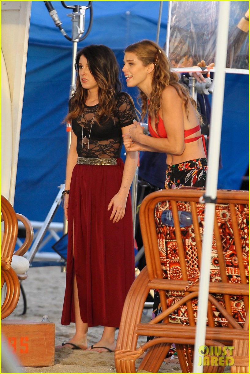 AnnaLynne McCord & Jessica Stroup: '90210' Beach Bash!