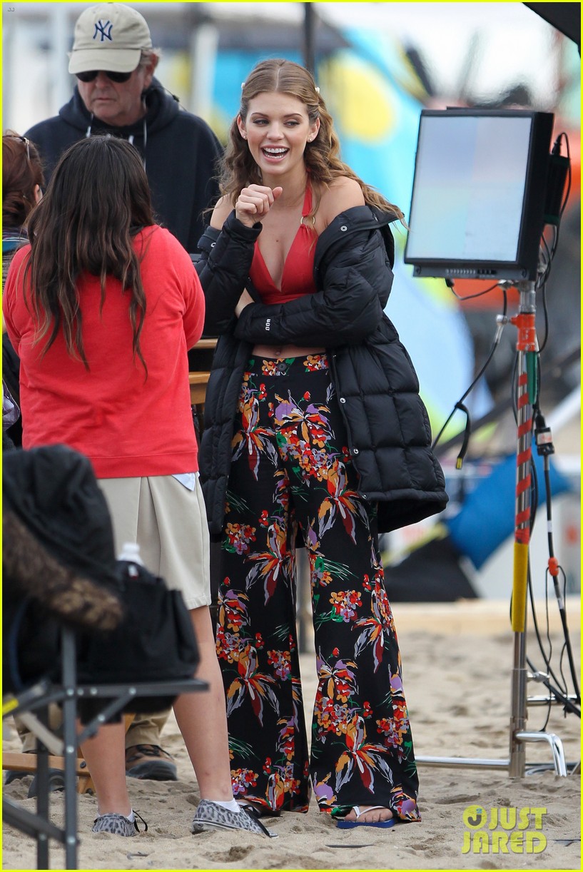 AnnaLynne McCord & Jessica Stroup: '90210' Beach Bash!