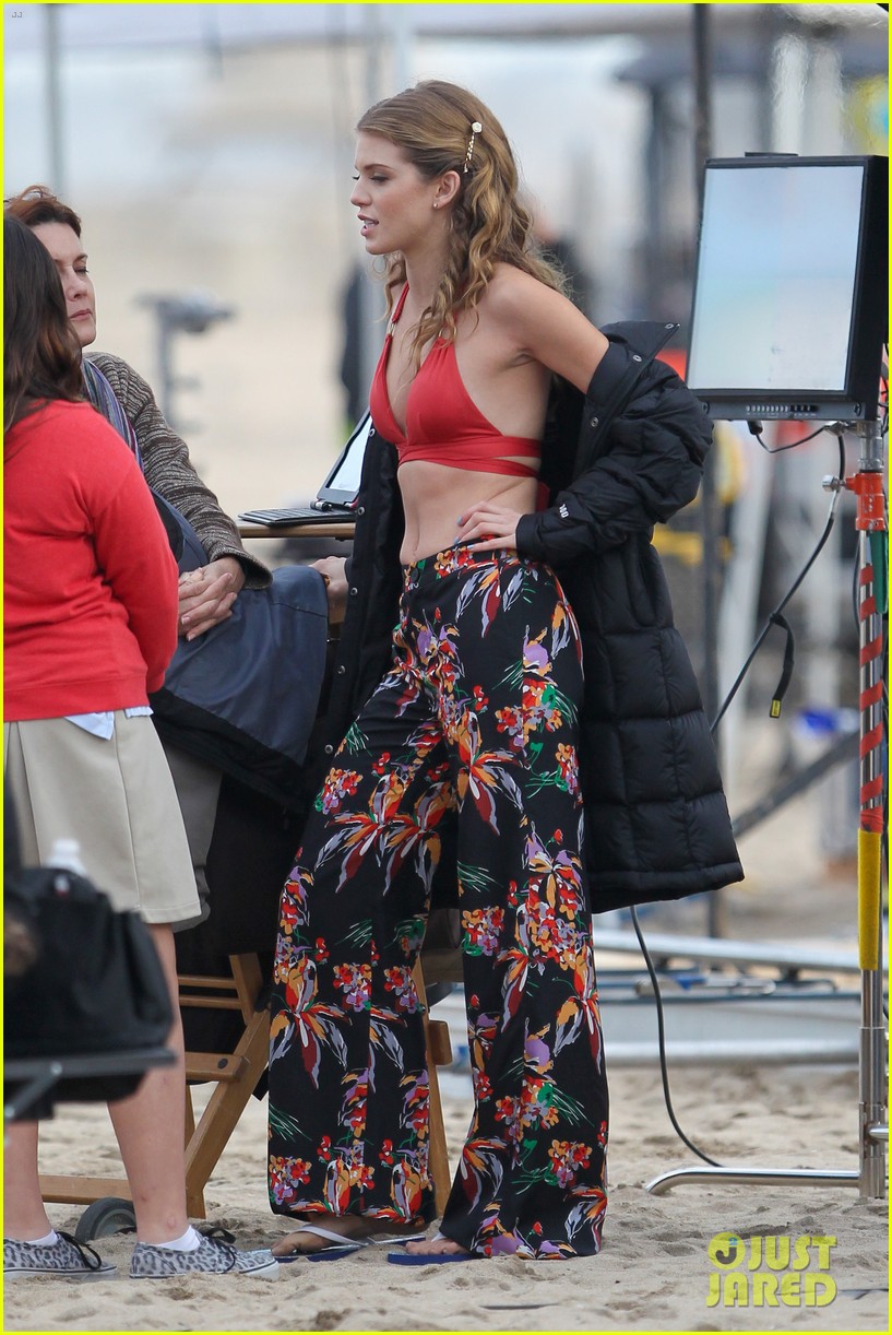 AnnaLynne McCord & Jessica Stroup: '90210' Beach Bash!