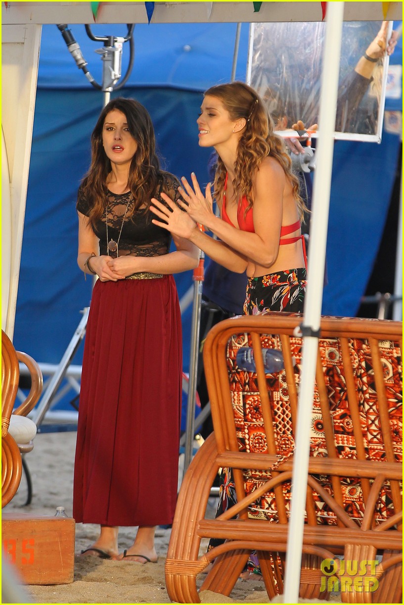 AnnaLynne McCord & Jessica Stroup: '90210' Beach Bash!