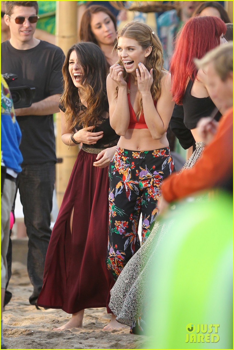 AnnaLynne McCord & Jessica Stroup: '90210' Beach Bash!
