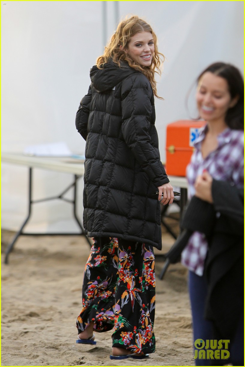 AnnaLynne McCord & Jessica Stroup: '90210' Beach Bash!