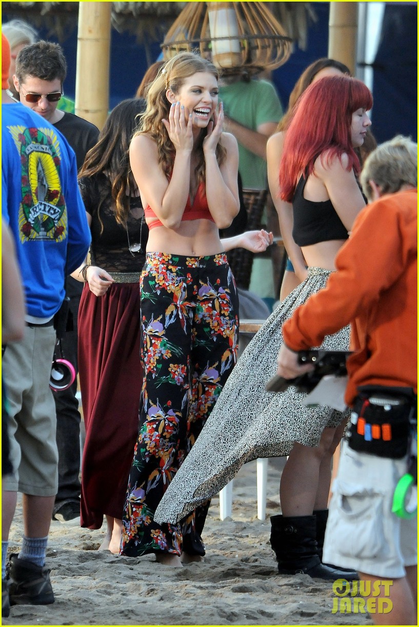 AnnaLynne McCord & Jessica Stroup: '90210' Beach Bash!
