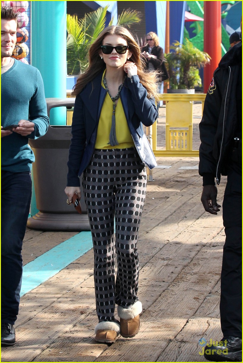 Jessica Stroup & AnnaLynne McCord: '90210' Go To Venice & Santa Monica