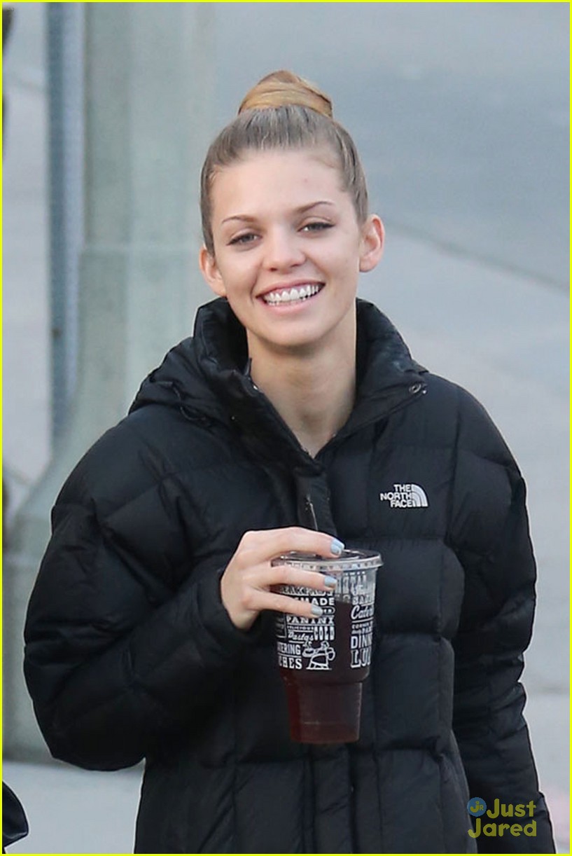 AnnaLynne McCord: Starbucks Stop