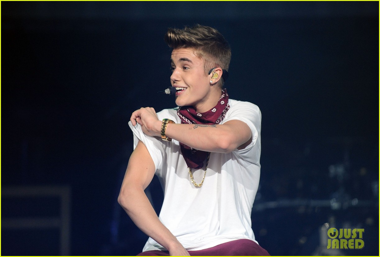 Justin Bieber: Power 96.1's Jingle Ball 2012 with Ludacris!