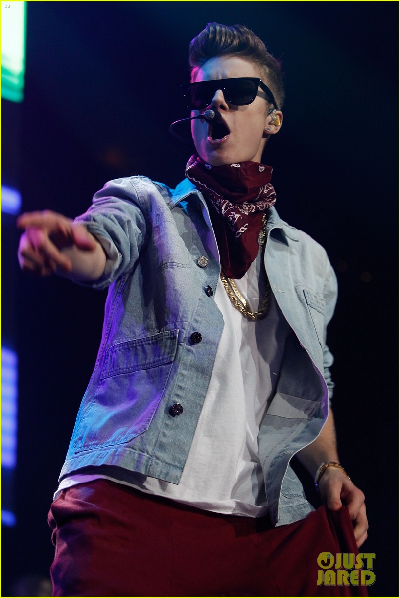 Justin Bieber: Power 96.1's Jingle Ball 2012 with Ludacris!