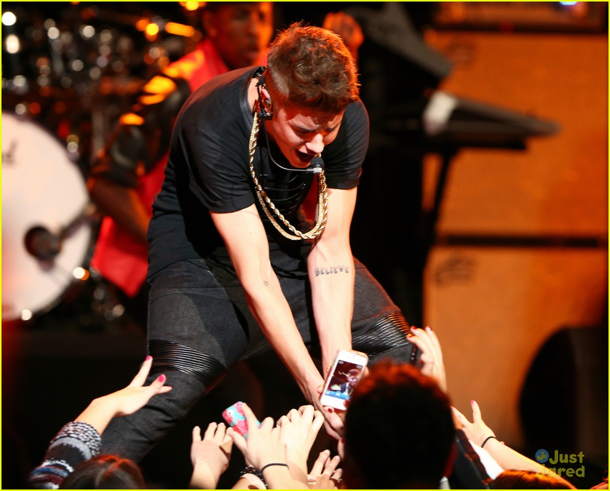 Justin Bieber: Jingle Ball 2012!