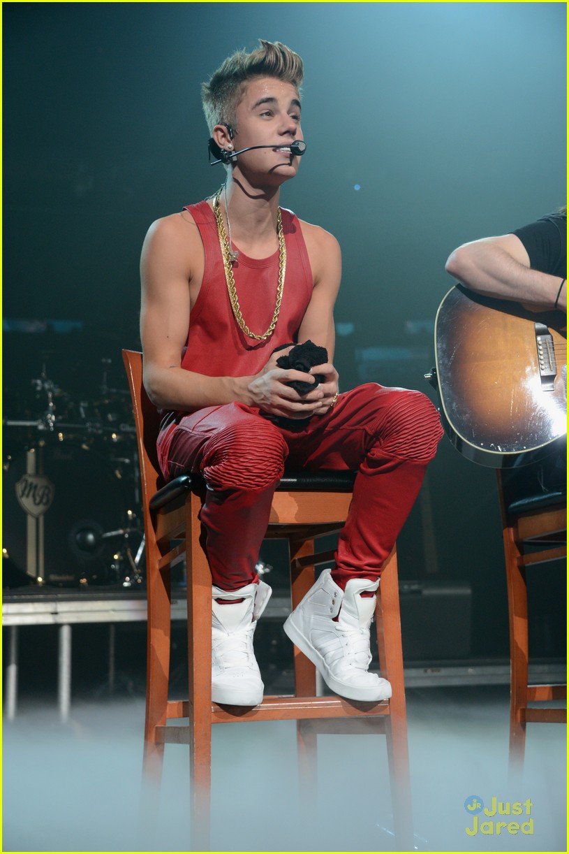 Justin Bieber: Q102 Jingle Ball 2012