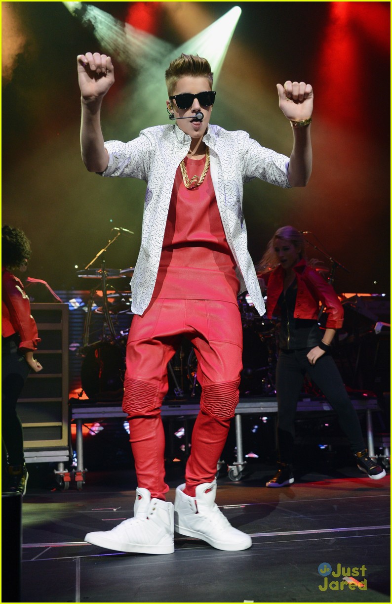 Justin Bieber: Q102 Jingle Ball 2012