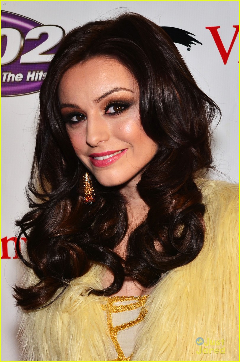 Cher Lloyd: Q102 Jingle Bell Beauty