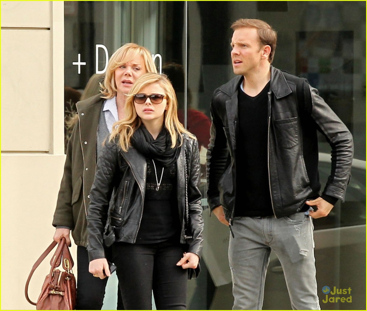 Chloe Moretz Tweets Prayers After Sandy Hook School Tragedy