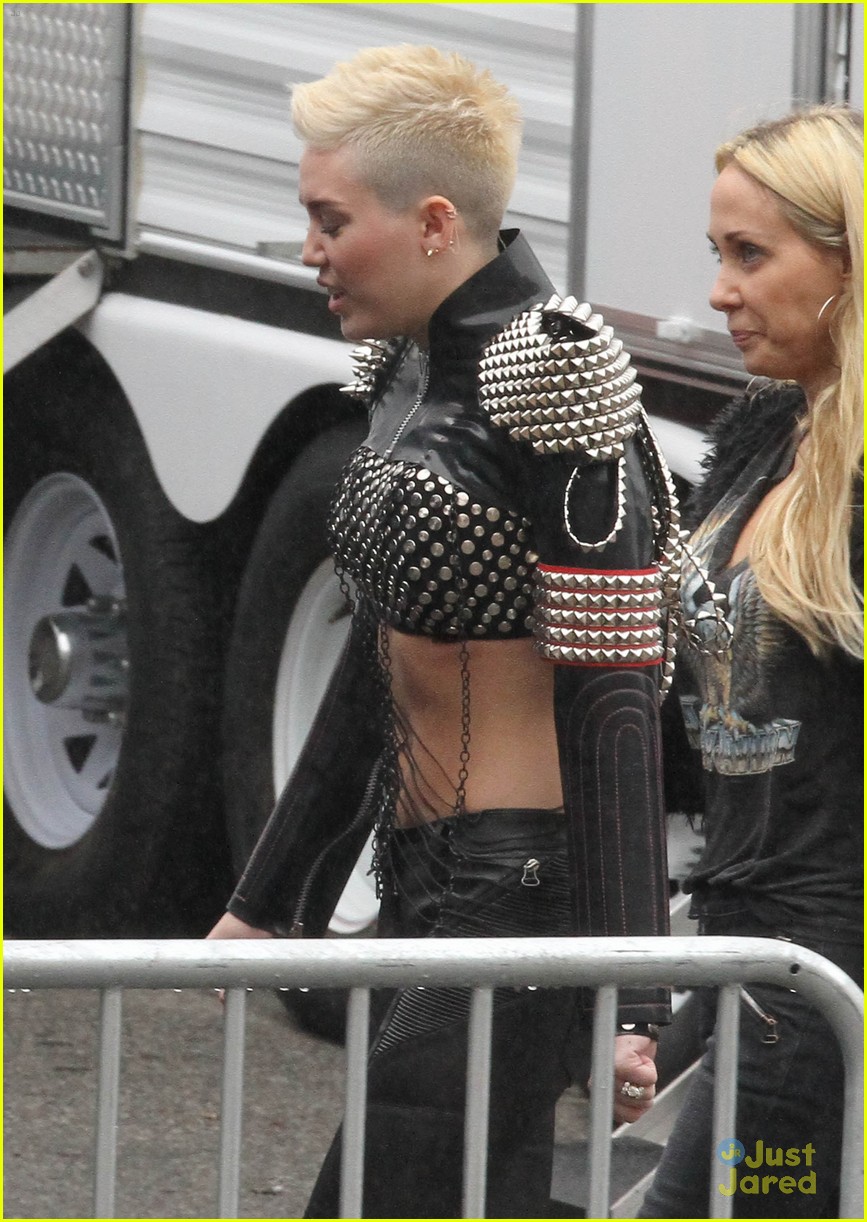 Miley Cyrus: VH1 Divas 2012 Performance -- WATCH NOW