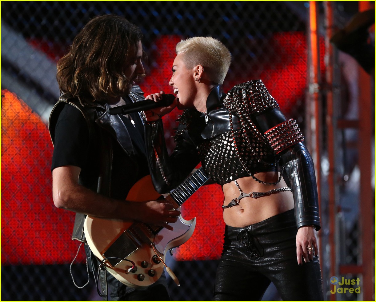Miley Cyrus: VH1 Divas 2012 Performance -- WATCH NOW