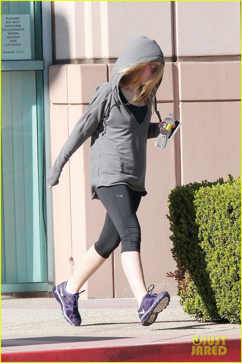 Dakota Fanning Makes A Run For It