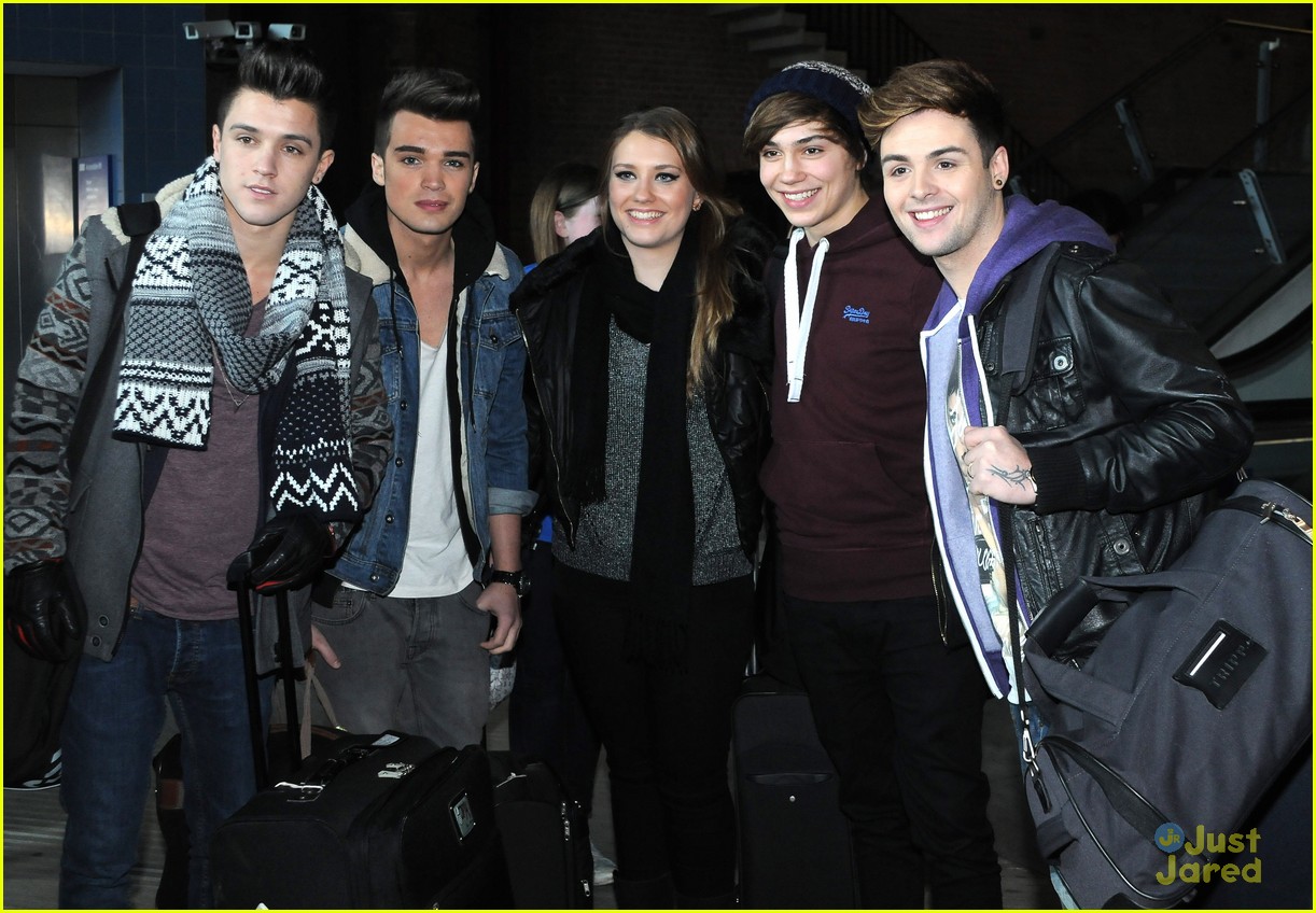 Ella Henderson: Christmas Catwalk On Ice