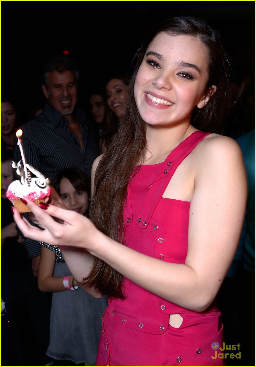 Hailee Steinfeld: Sweet 16 Celebration!