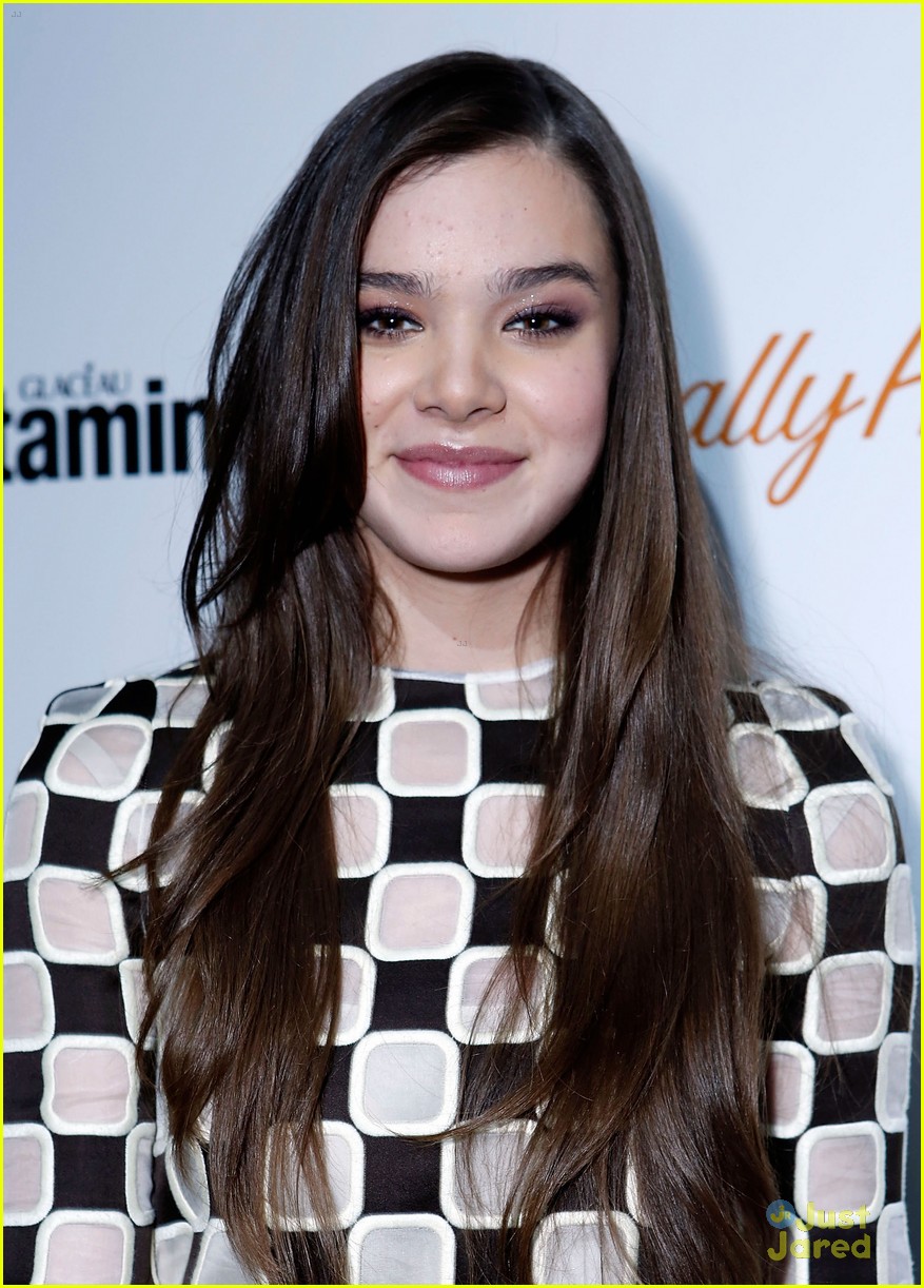 Hailee Steinfeld: Sweet 16 Celebration!