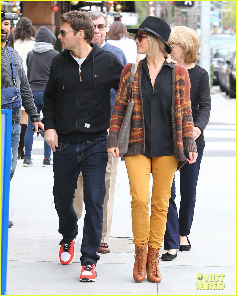 Julianne Hough & Ryan Seacrest: Sightseeing with His Parents!