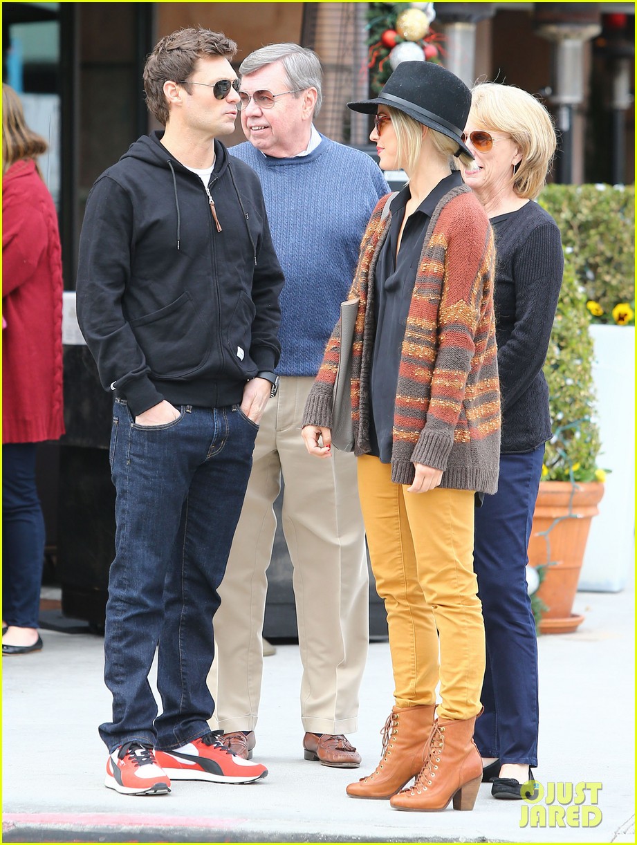 Julianne Hough & Ryan Seacrest: Sightseeing with His Parents!