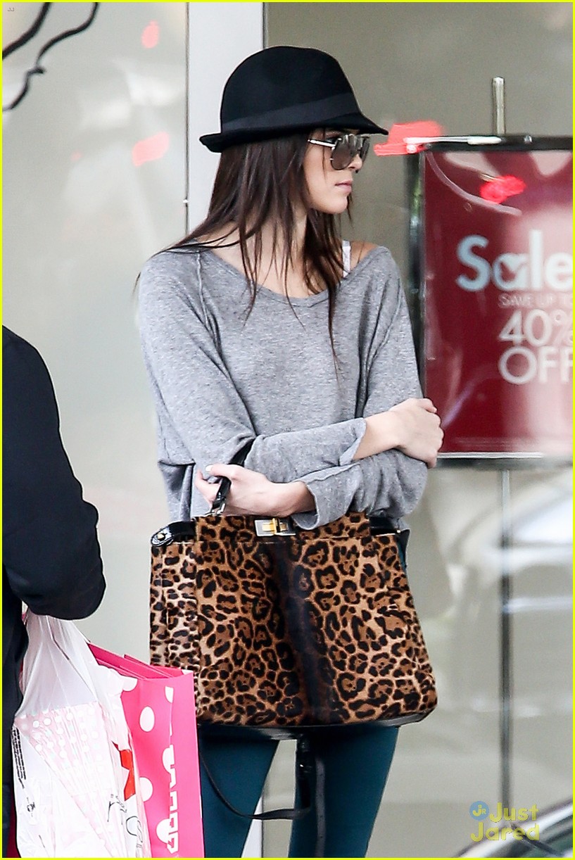 Kendall Jenner: Last Minute Holiday Shopping
