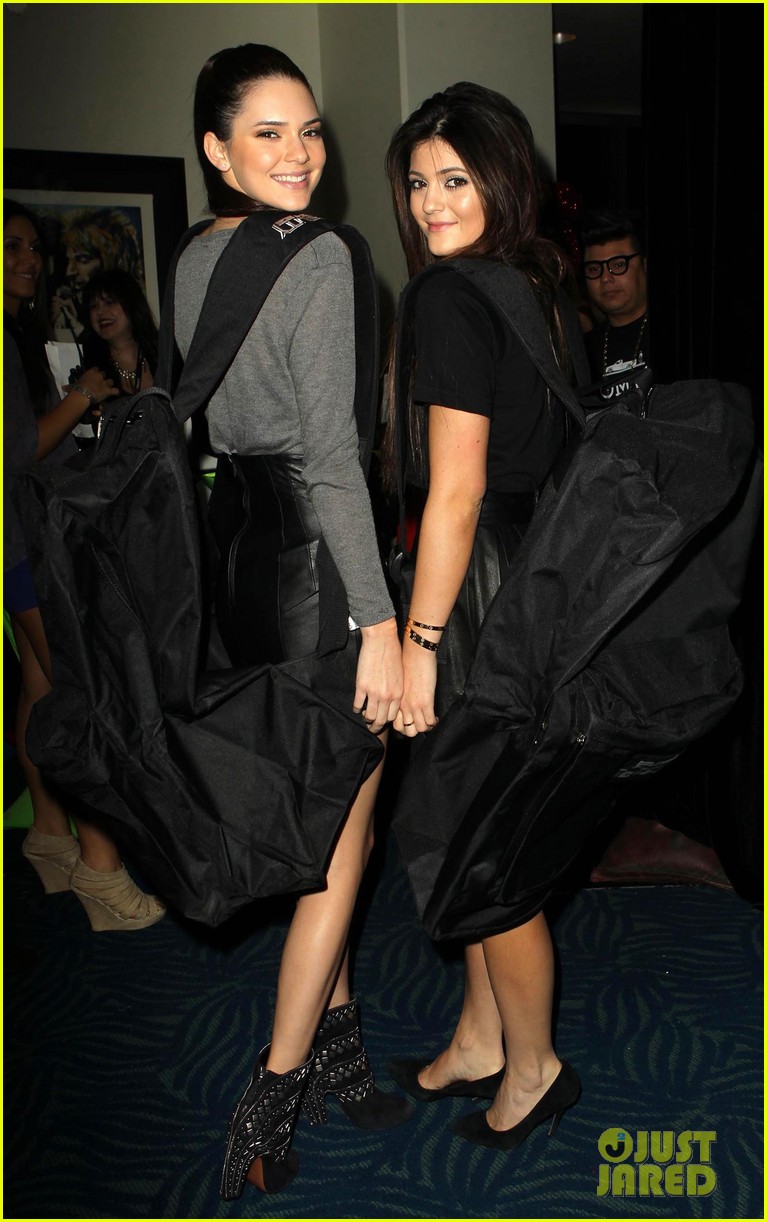 Kendall & Kylie Jenner: Jingle Ball 2012