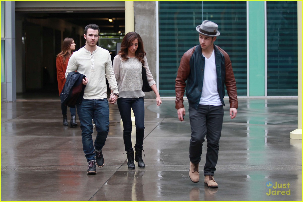 Joe Jonas & Blanda Eggenschwiler: Movie & Lunch with Kevin, Danielle & Nick!