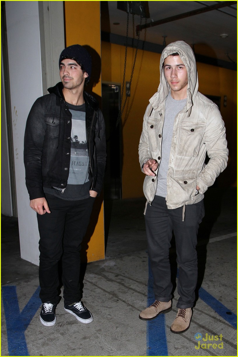 Joe & Nick Jonas: Double Date Night