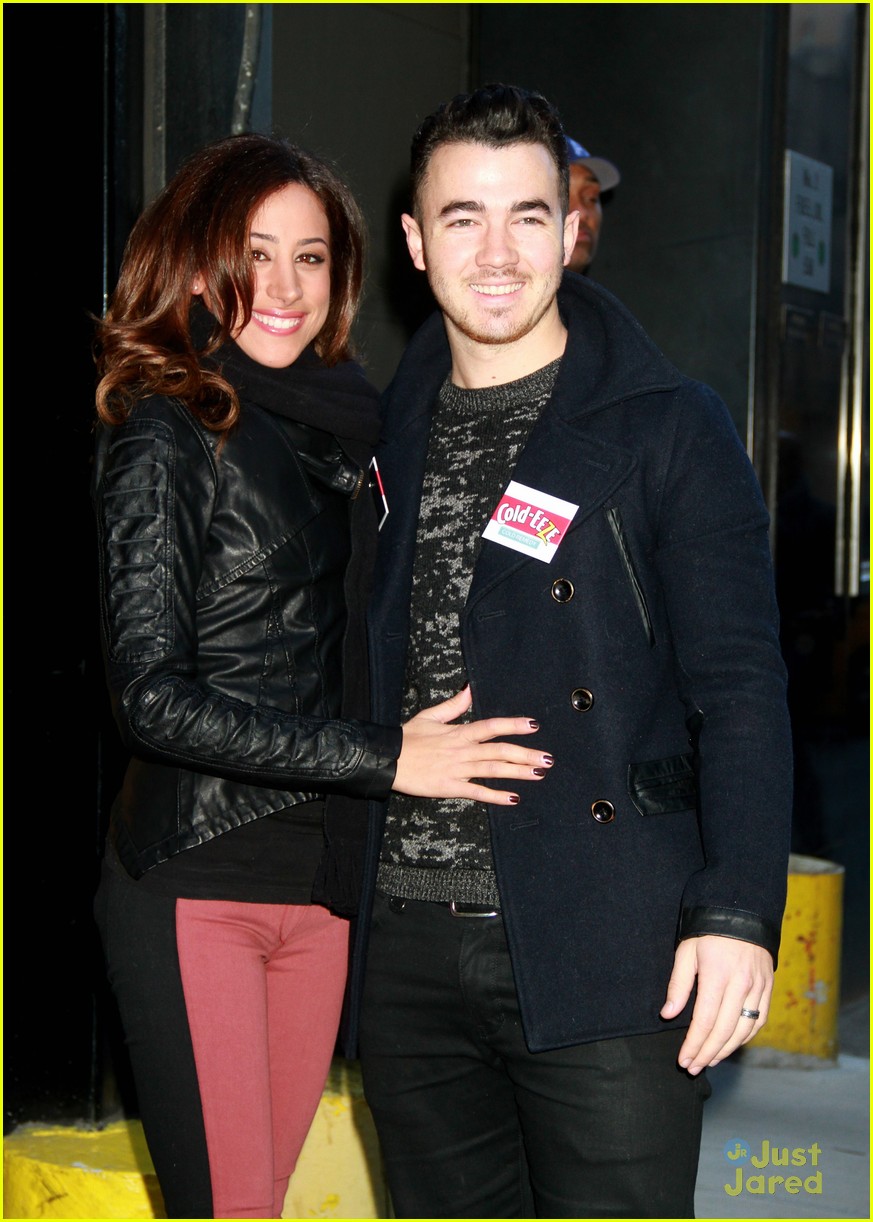 Kevin & Danielle Jonas: FDNY Food Drive for City Harvest