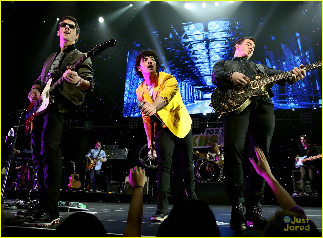 Jonas Brothers: Jingle Ball 2012!