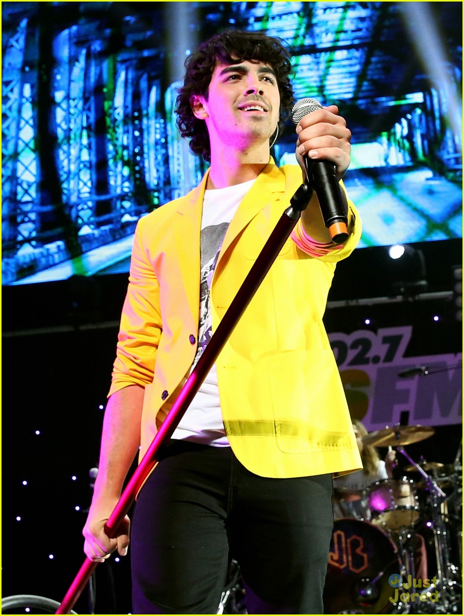 Jonas Brothers: Jingle Ball 2012!