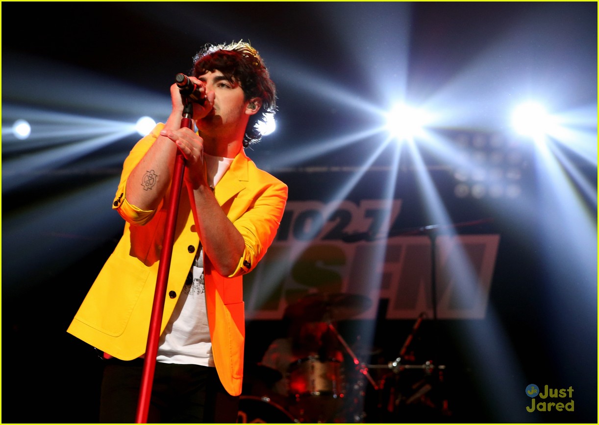 Jonas Brothers: Jingle Ball 2012!