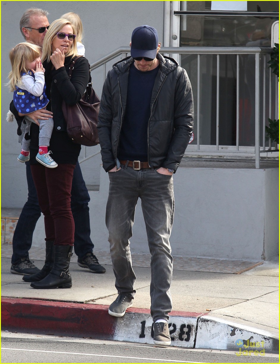 Liam Hemsworth: No Ring For Family Lunch