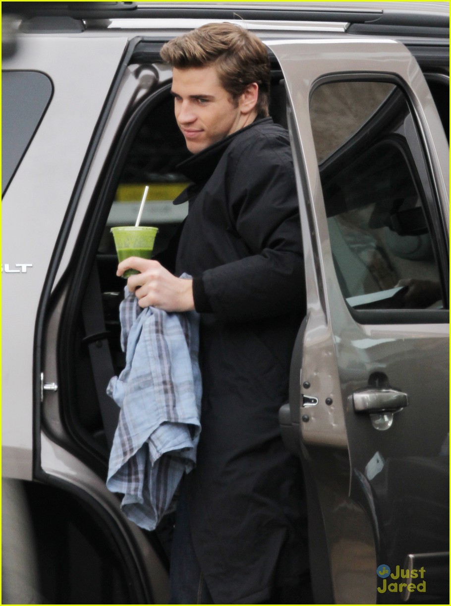 Liam Hemsworth Continues Filming 'Paranoia' in Philadelphia