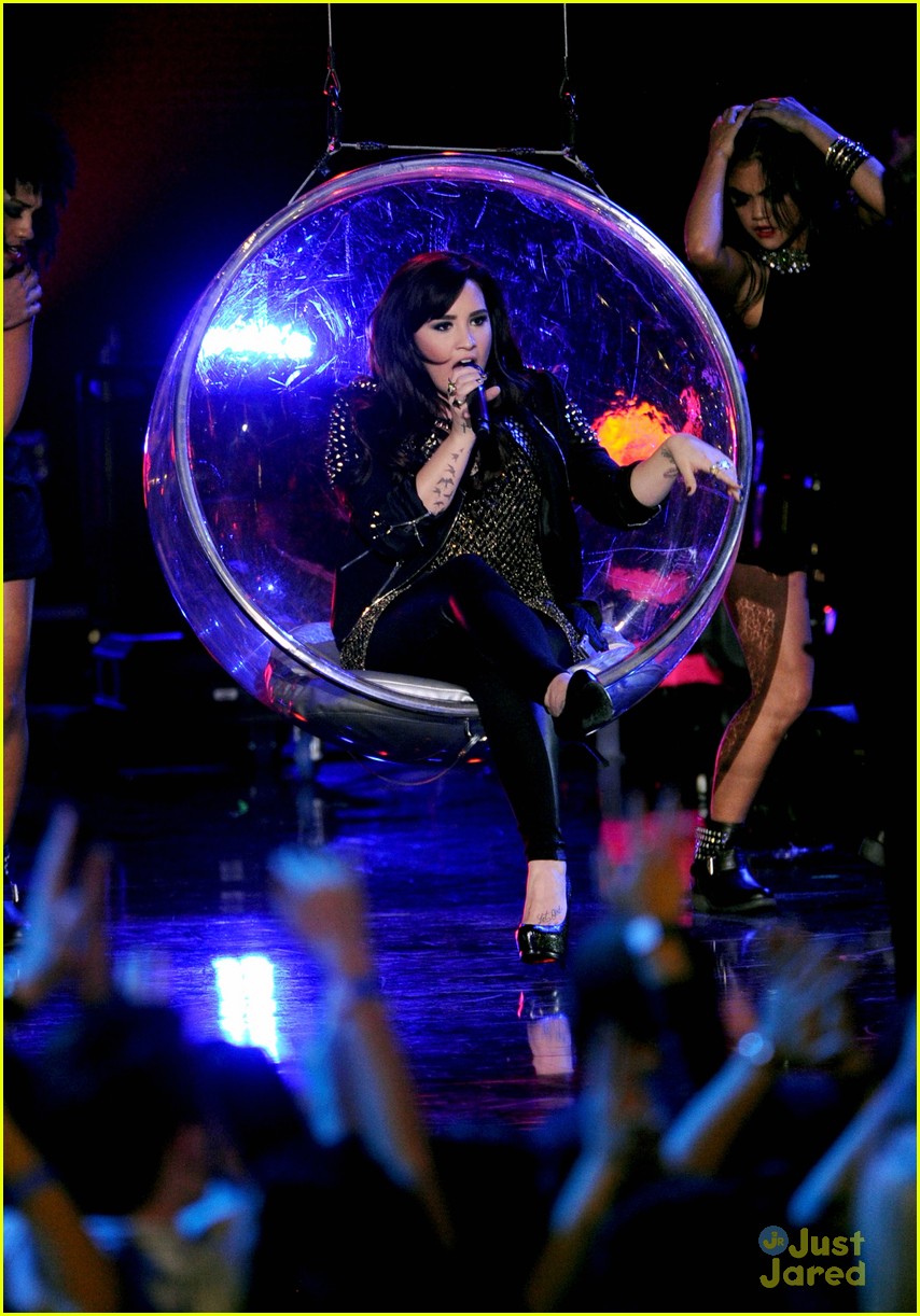 Demi Lovato: VH1 Divas 2012 Performance -- Watch Now!