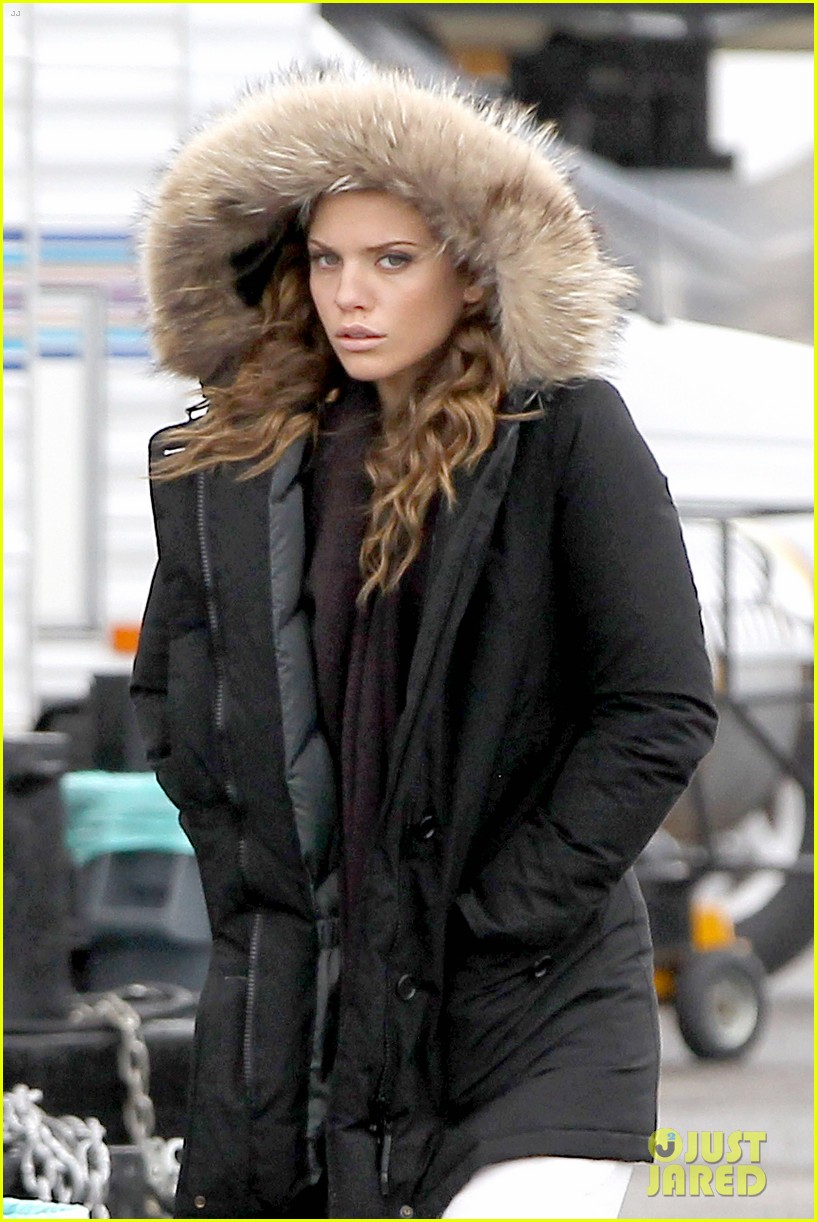AnnaLynne McCord: Rainy '90210' Set