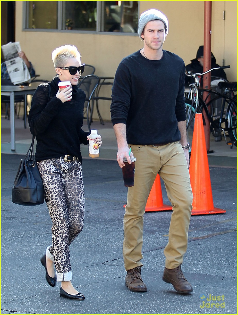 Miley Cyrus: Starbucks Stop with Liam Hemsworth!