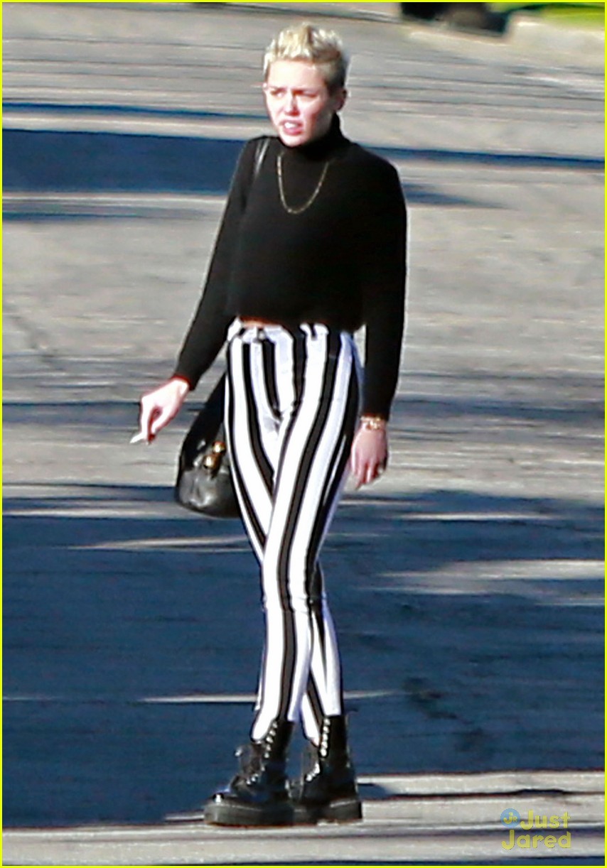Miley Cyrus: Post-Christmas Outing with Liam Hemsworth!
