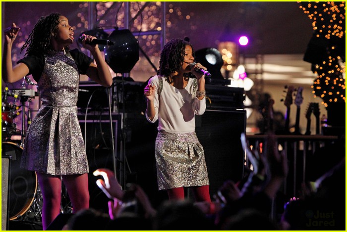 Chloe & Halle Bailey Win N.B.T.!